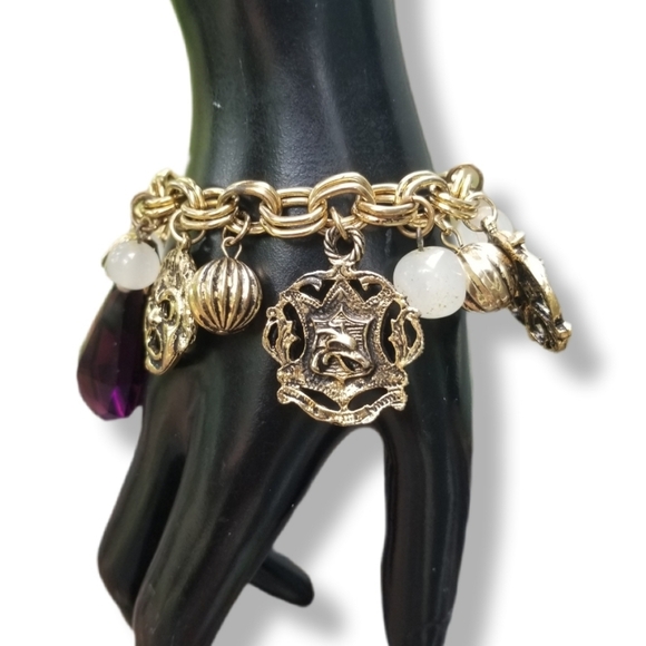 1950s GOLDTONE VENETIAN MASK THEATRICAL STATEMENT CHARM BRACELET - Picture 3 of 9